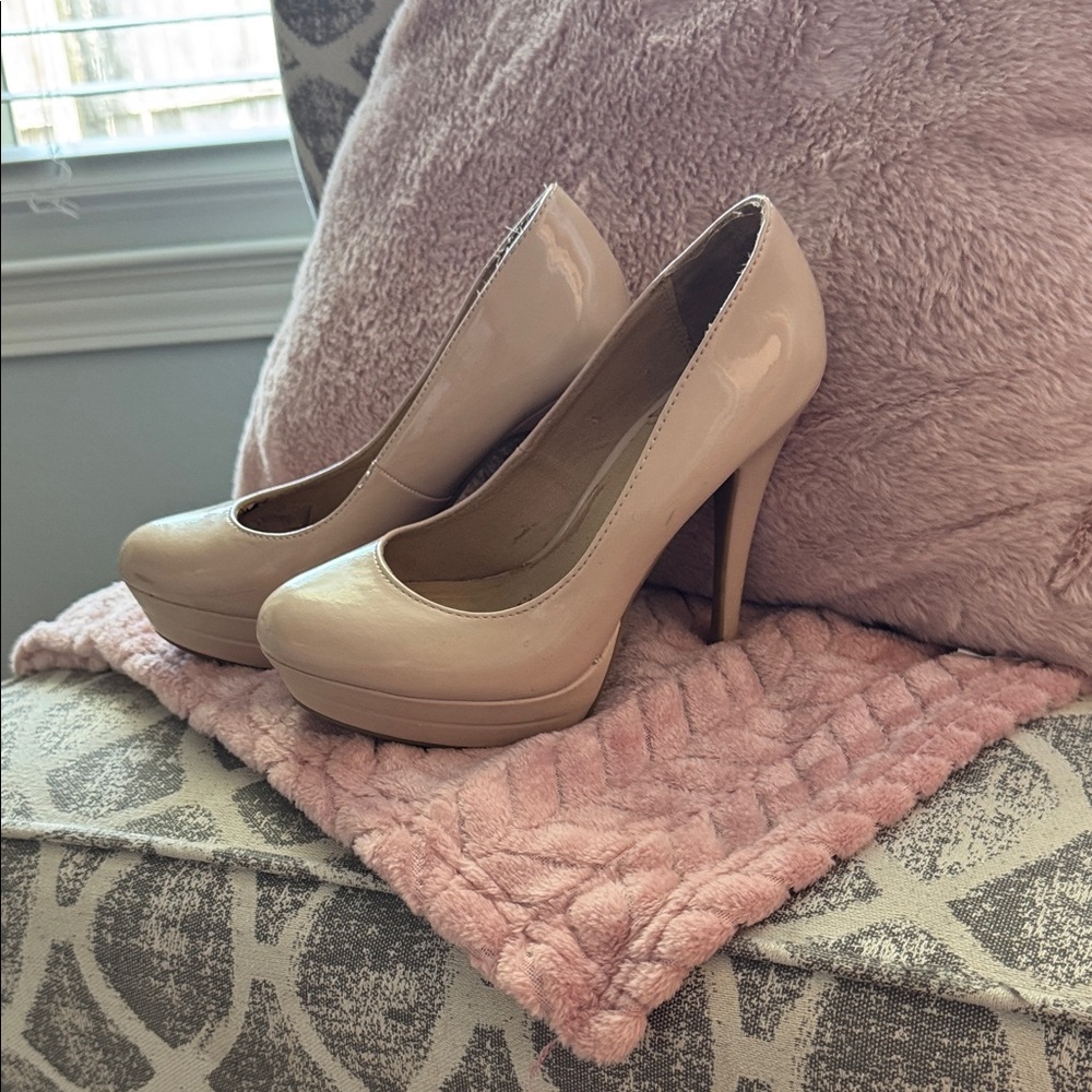 LC Lauren Conrad Nude Patent Heels
